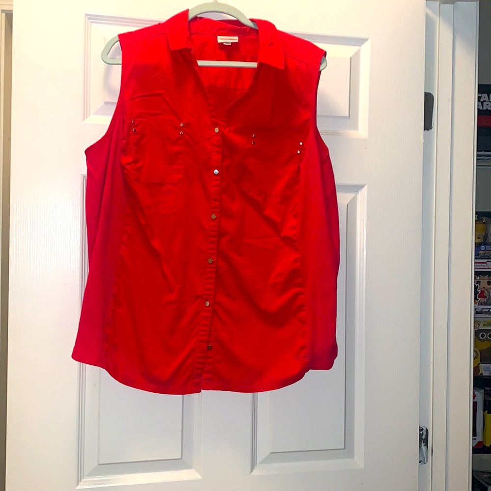 Beautiful tank with silver buttons NWOT 2 for $10